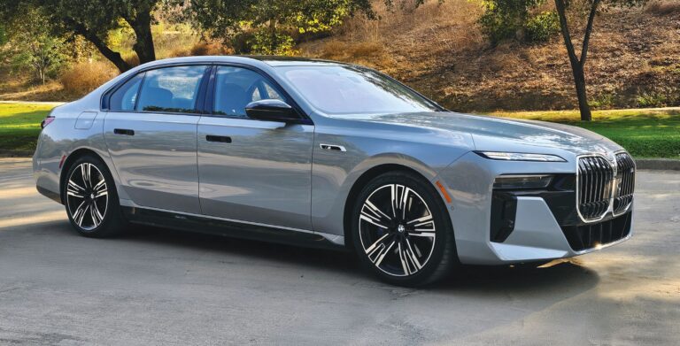 BMW-i7-M70