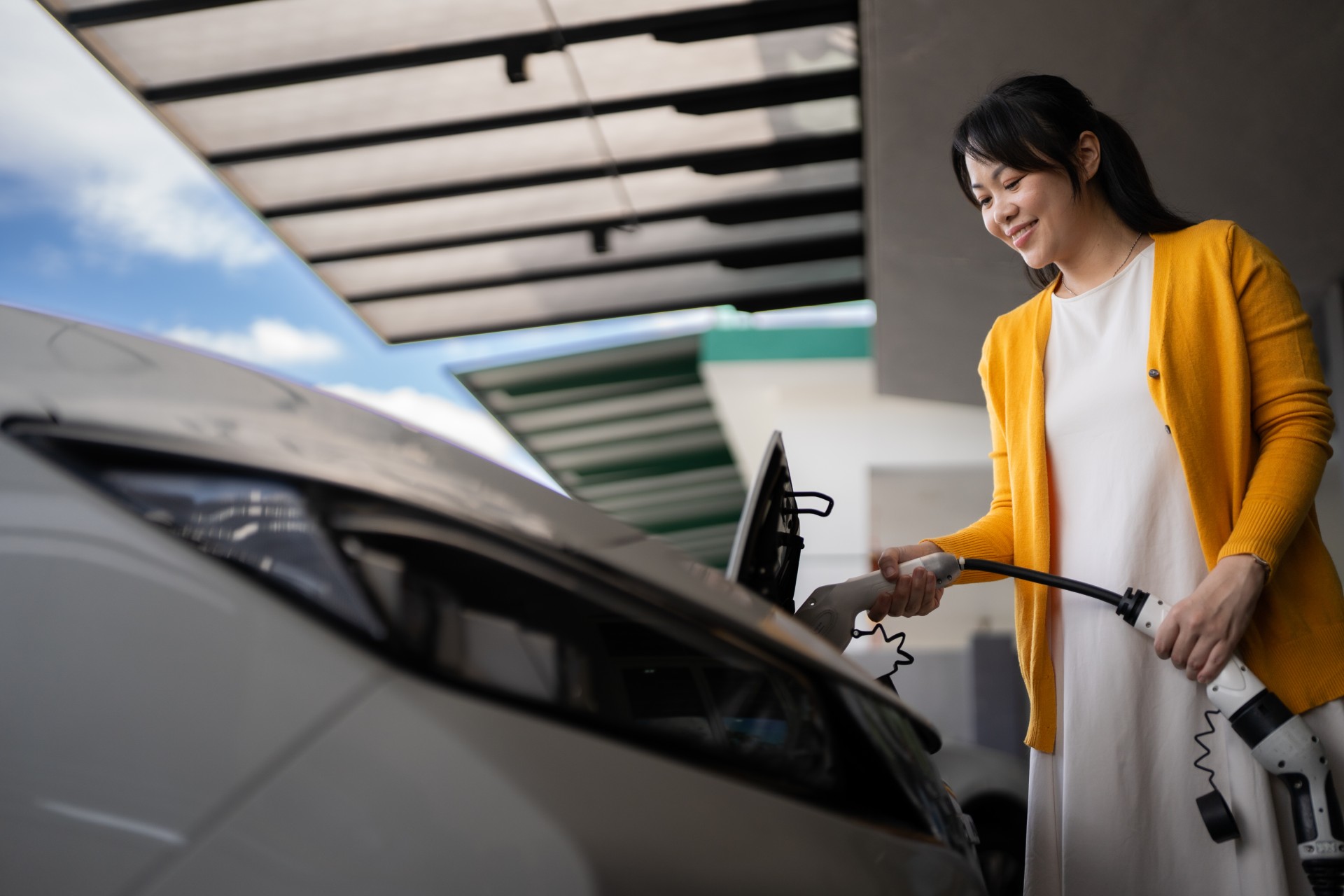 Women-PluggingIn-Electric-Vehicle